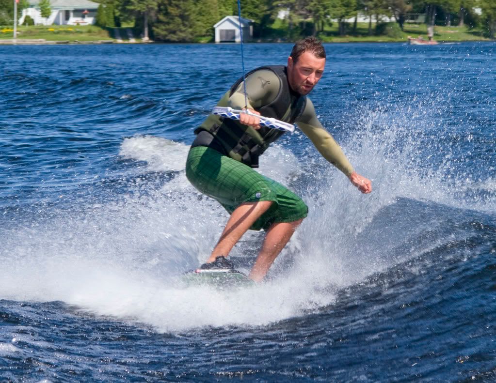 Wake Skating, Wakeboarding and Water Skiing Dyxum